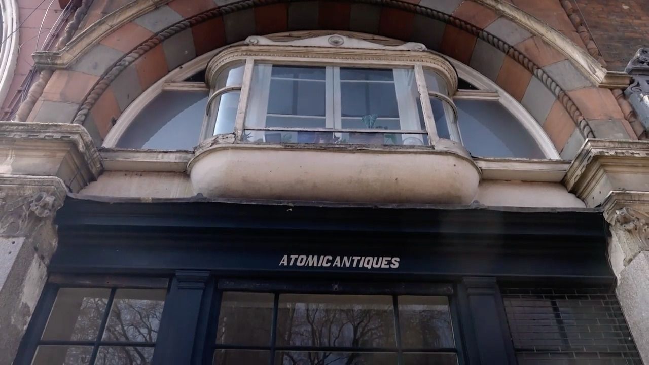 Sourcing furniture on location - Atomic