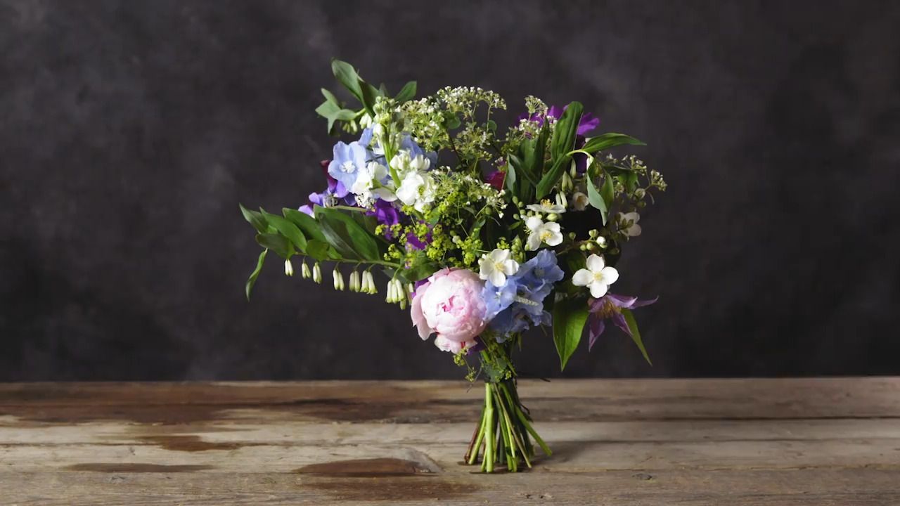 A hand tied bouquet part 2 - the technique