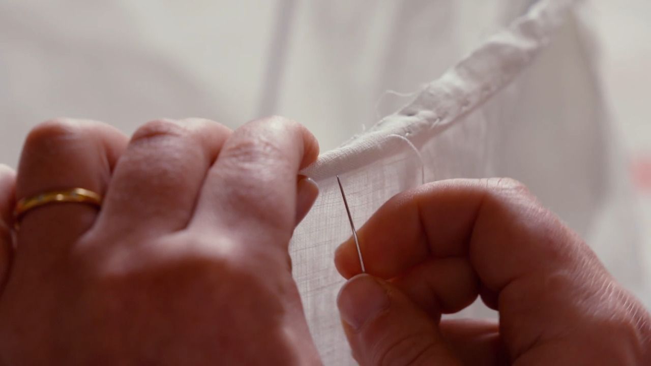 A gathered lampshade with a frilly bottom - Attaching the lining to the frame