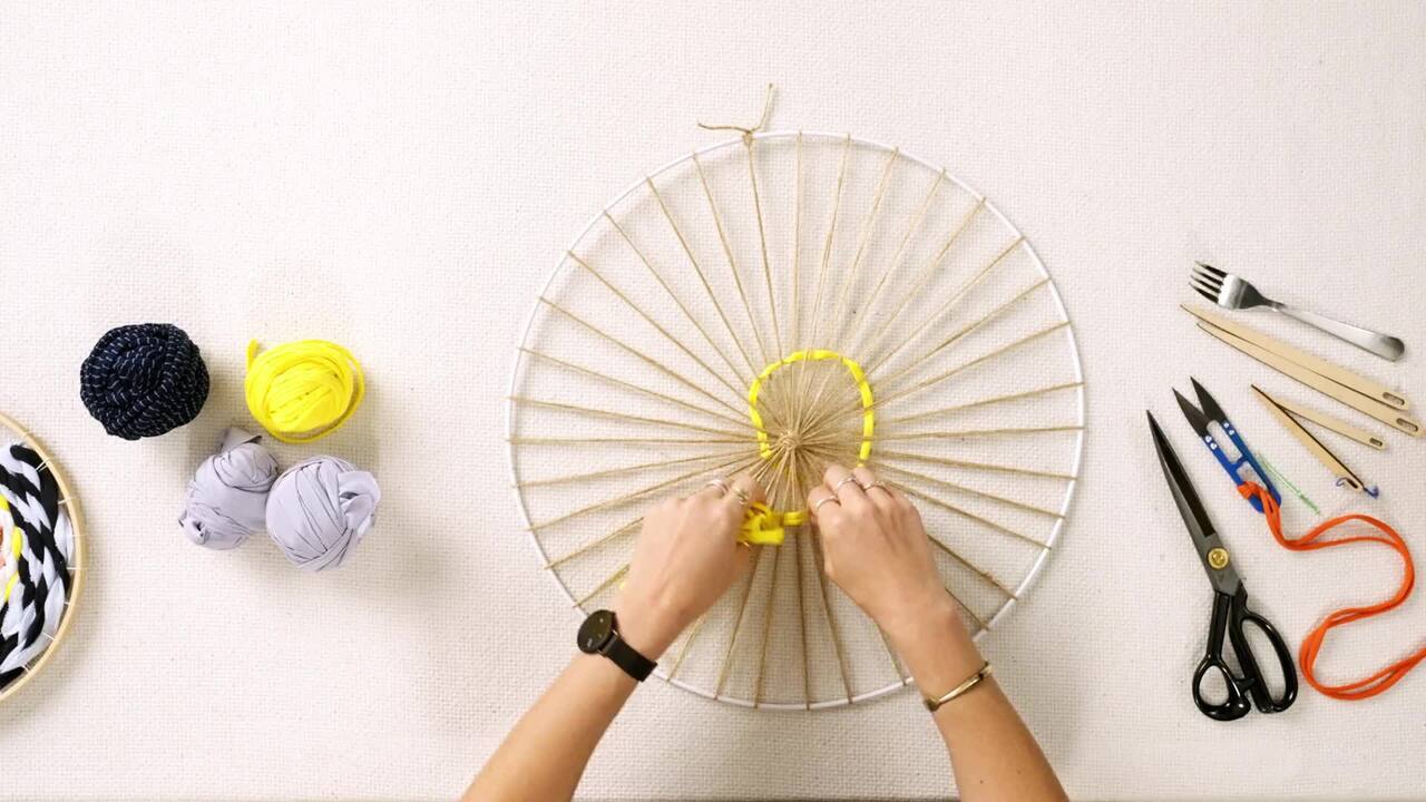 Start weaving your weft yarn