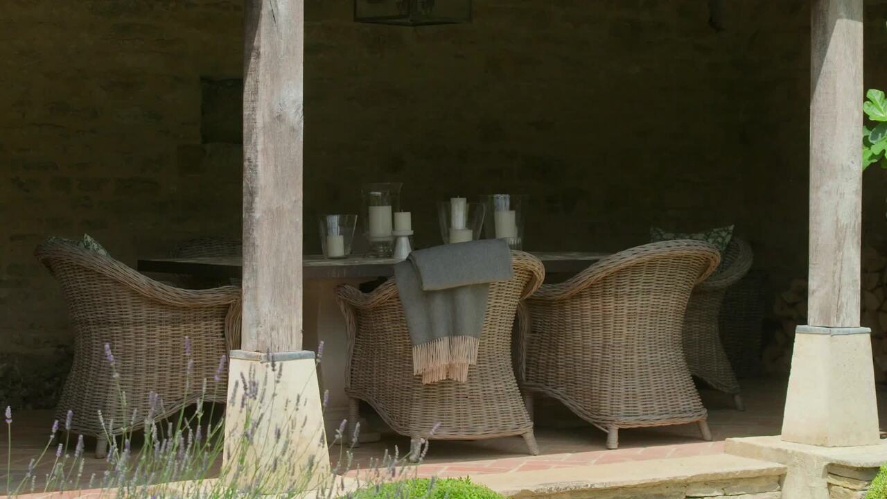 Connecting the outside spaces