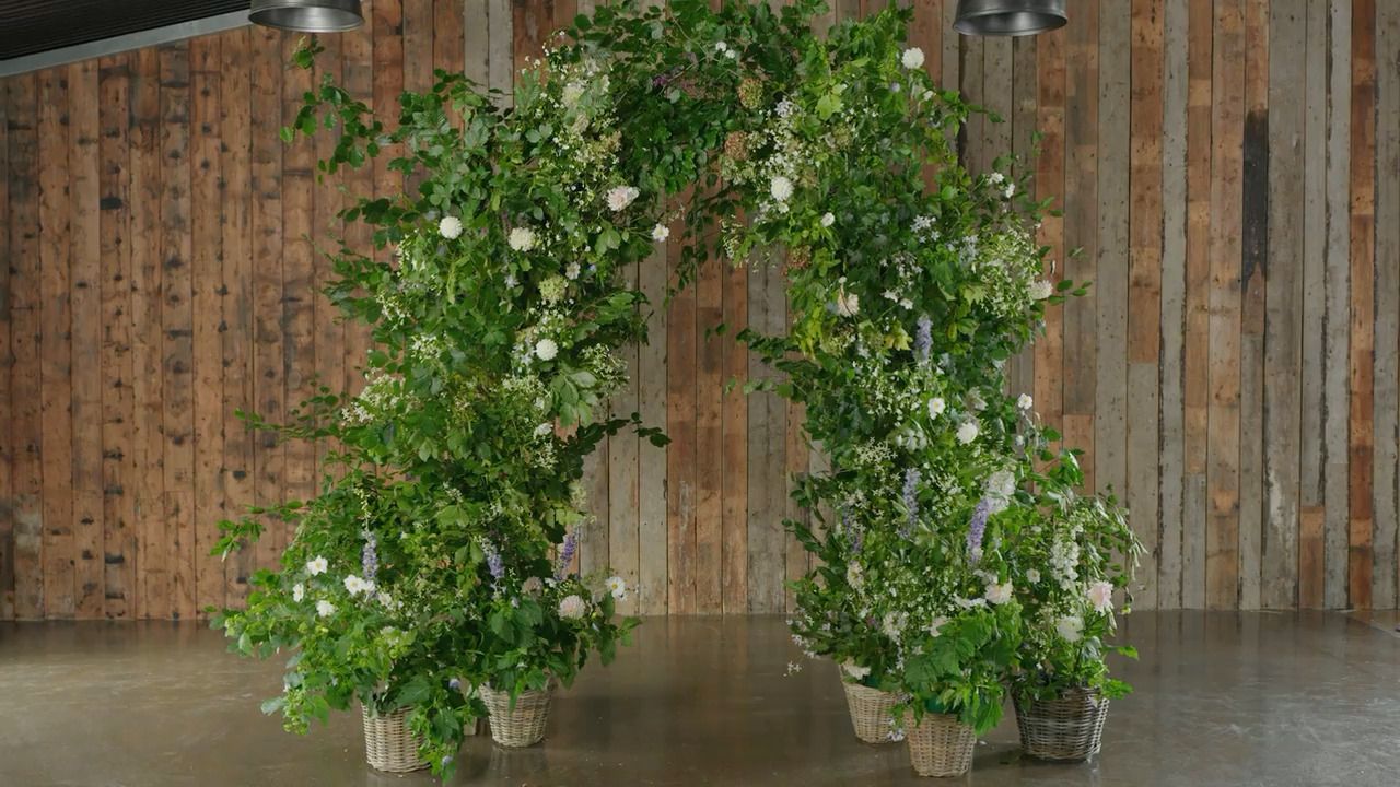 A stunning flower arch - Part 3 - Adding flowers