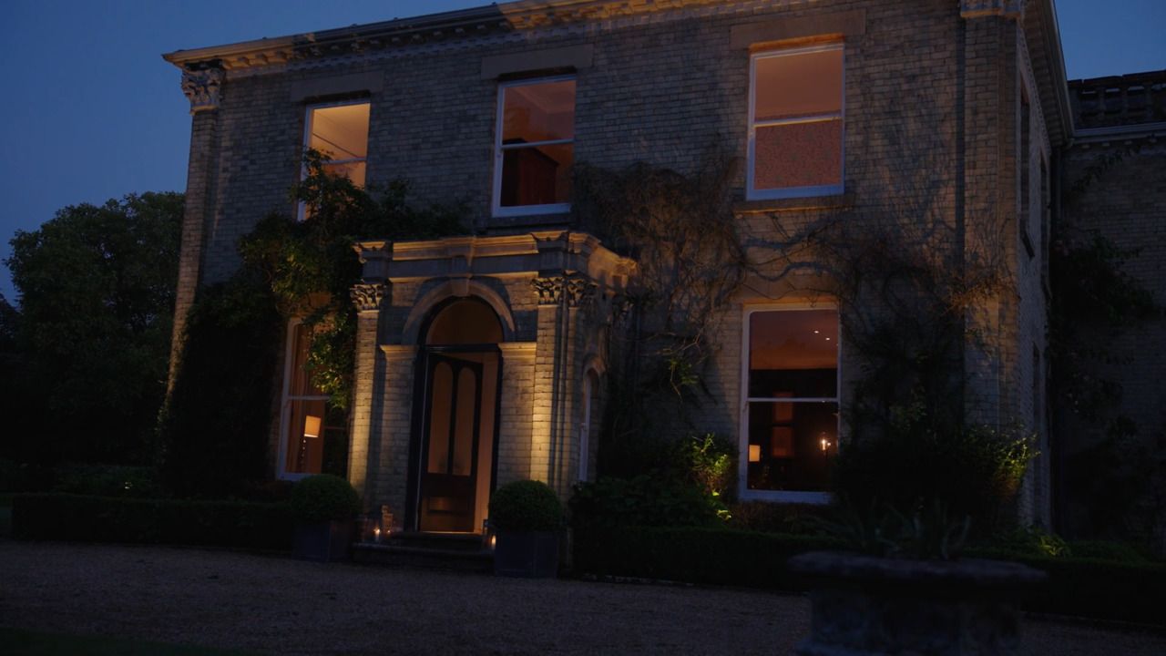 The facade & entrance