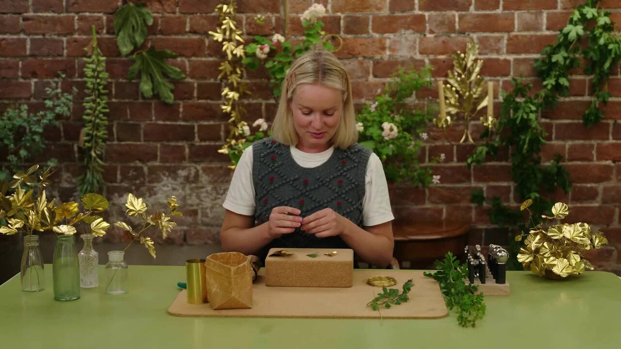 Cutting out the leaves