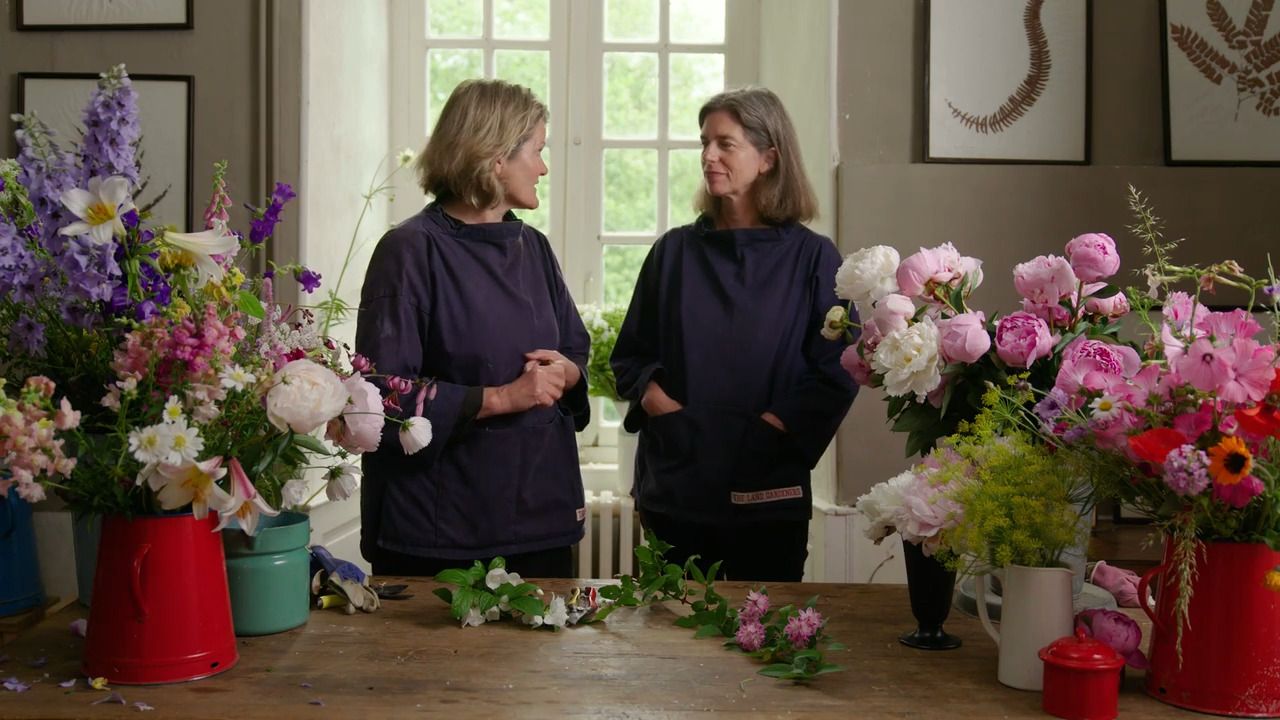 Go-to cut flowers in summer - Part 2: Shrubs, lilies and digitalis