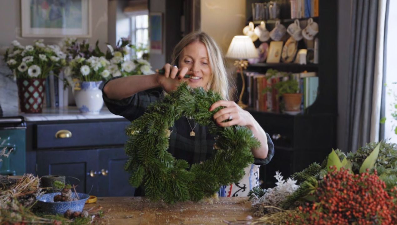 Making a Christmas wreath - part 1