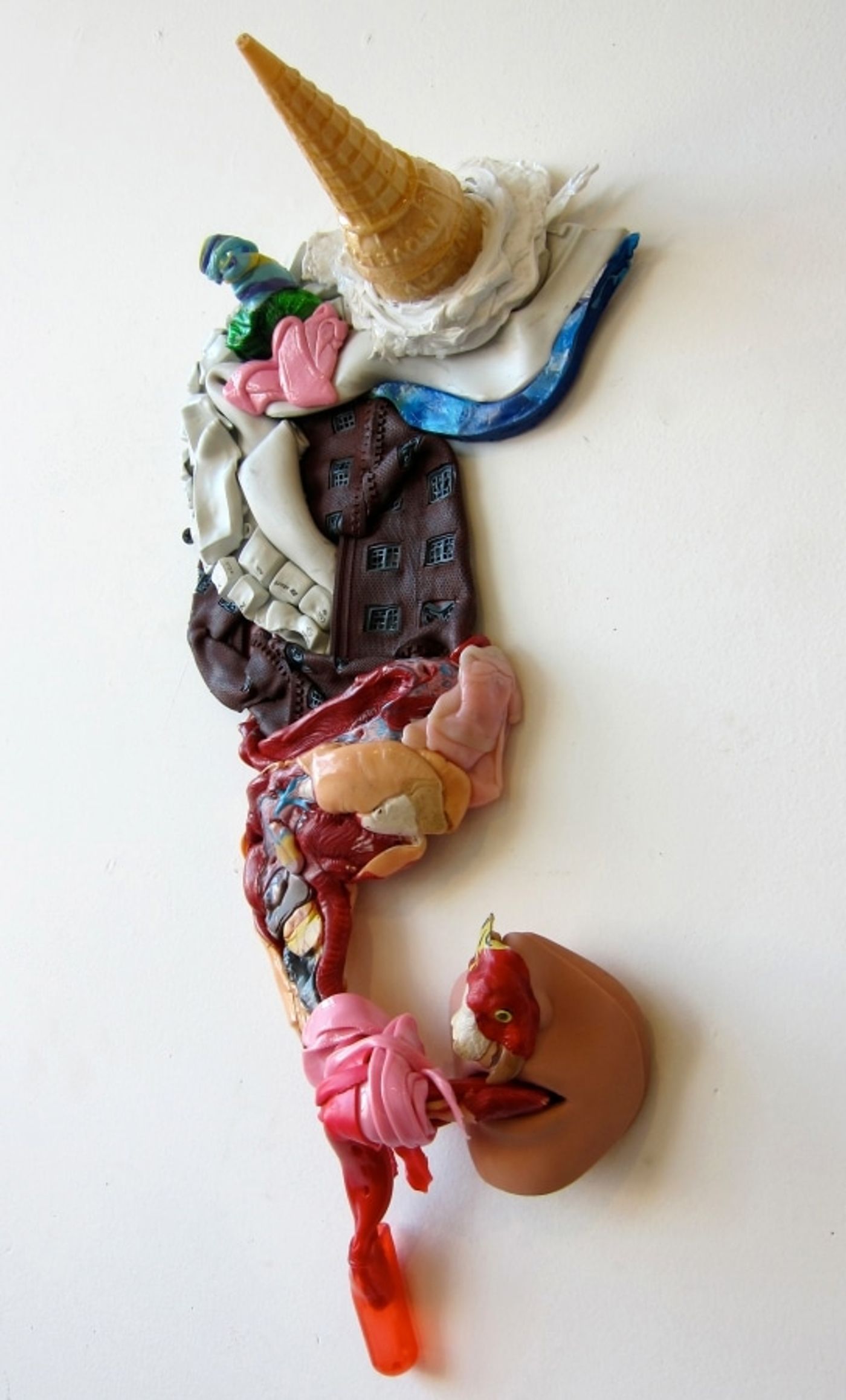 SWEET TOOTH_______plastic / 53X 26X 15 cm / 2011