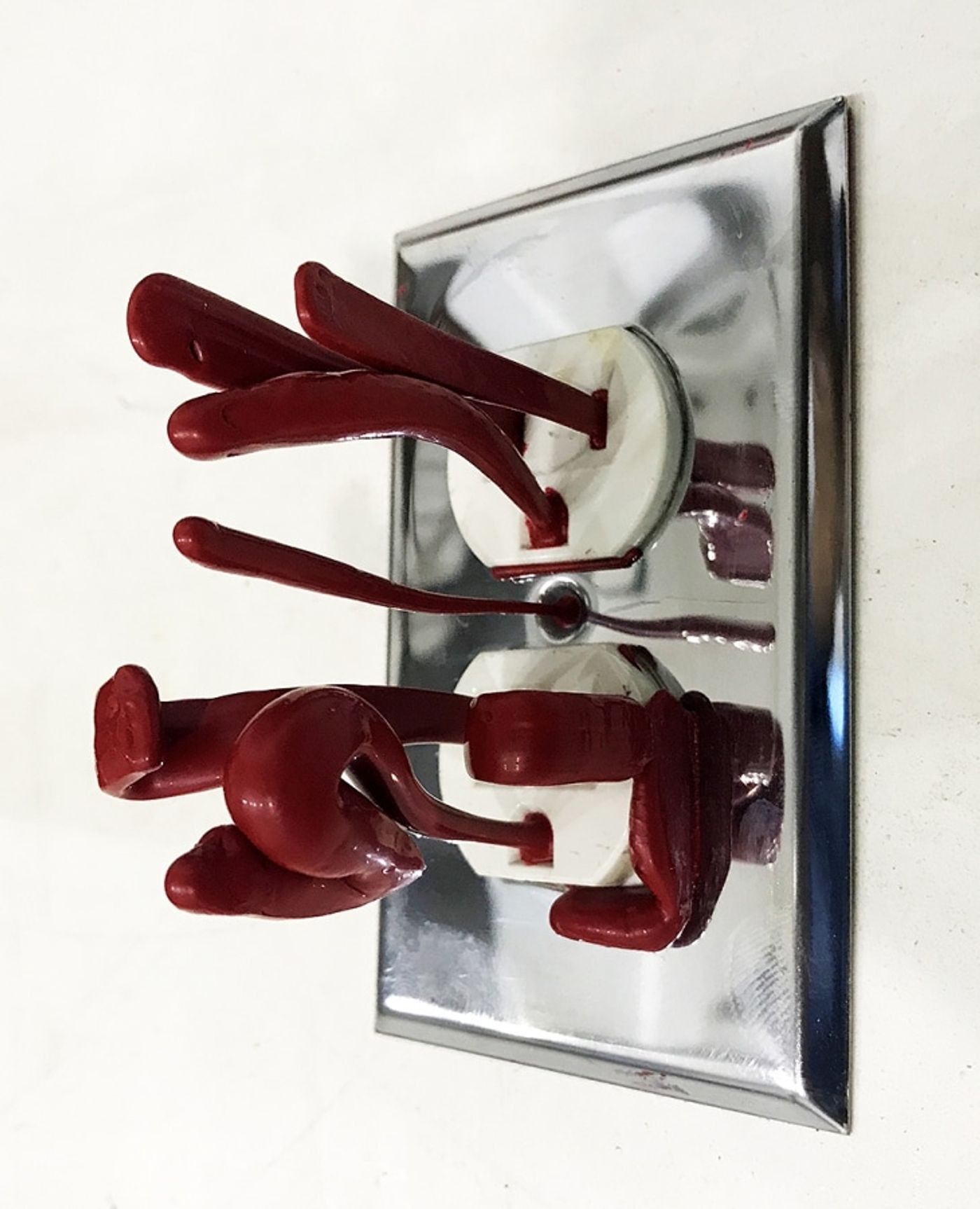 BLEEDING 110VOLT OUTLET / electric outlet, plastic / 2018