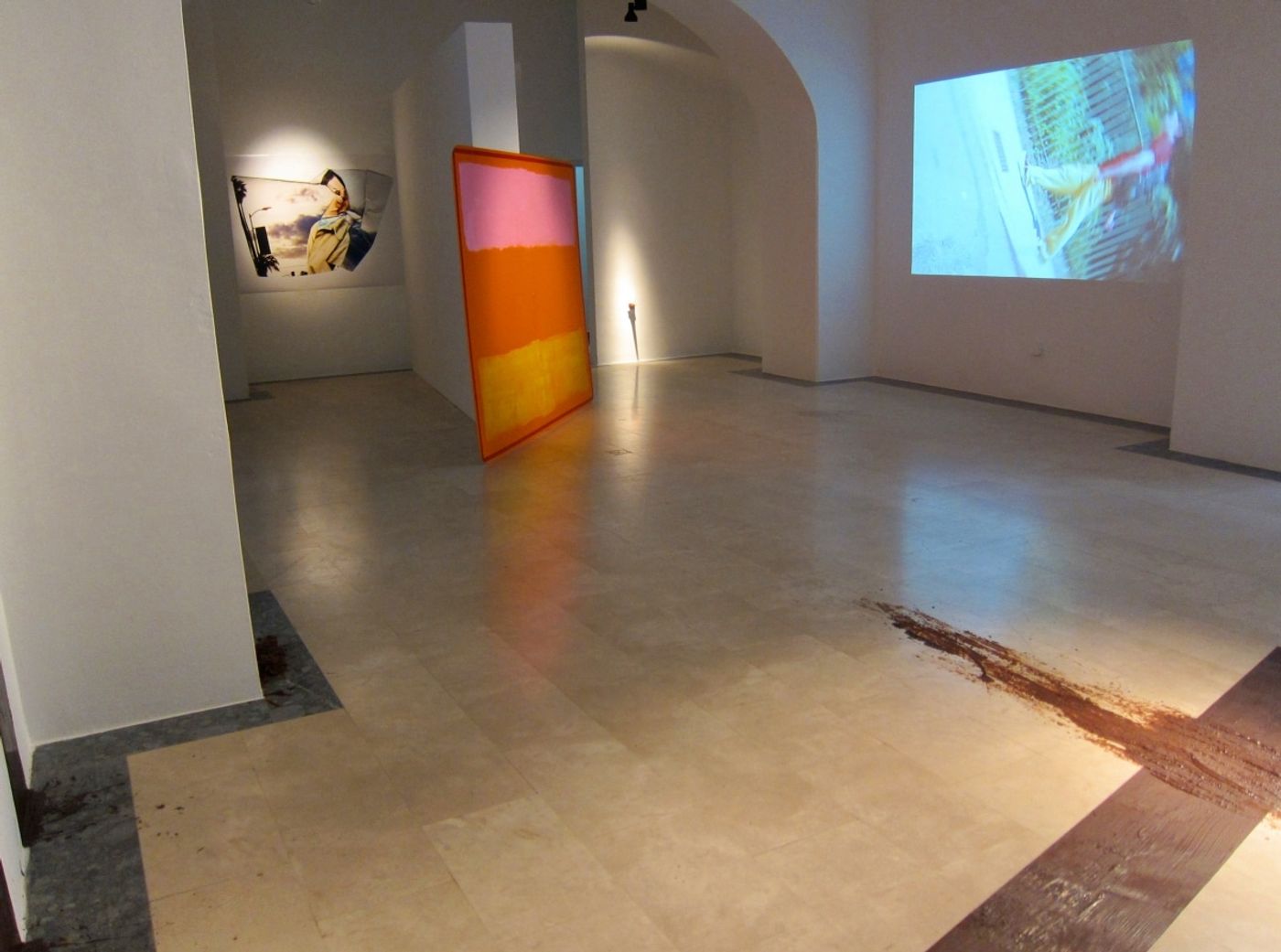 installation view TRAVELING IDIOT