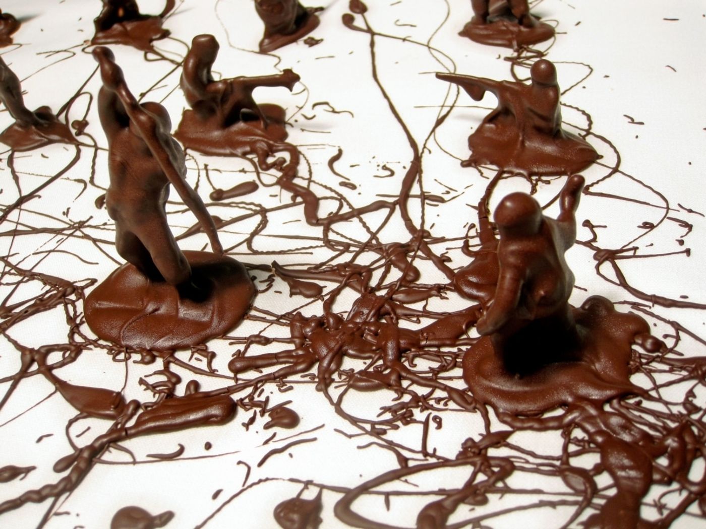 BATTLE OF LOSERS AND LOVERS_______plastic soldiers, chocolate, wood, iron cast deer / 250X 250x 320 cm