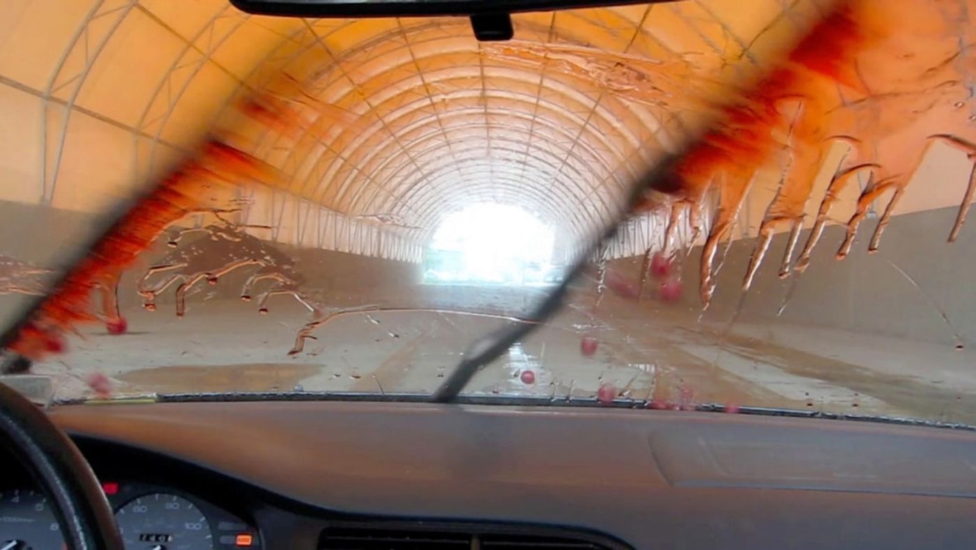 SUNDAE DRIVE / video projection / 3 min