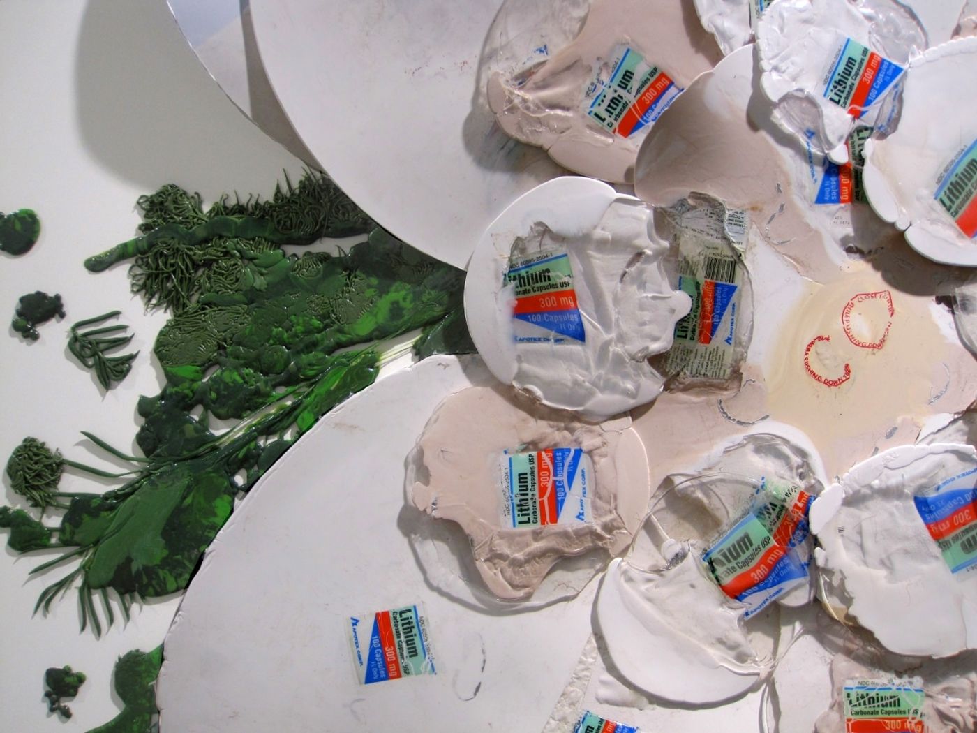 LITHIUM FLOWER: NOON_______90 x 122 cm / scalpel blades, melted plastic on aluminum composite panel / Detail