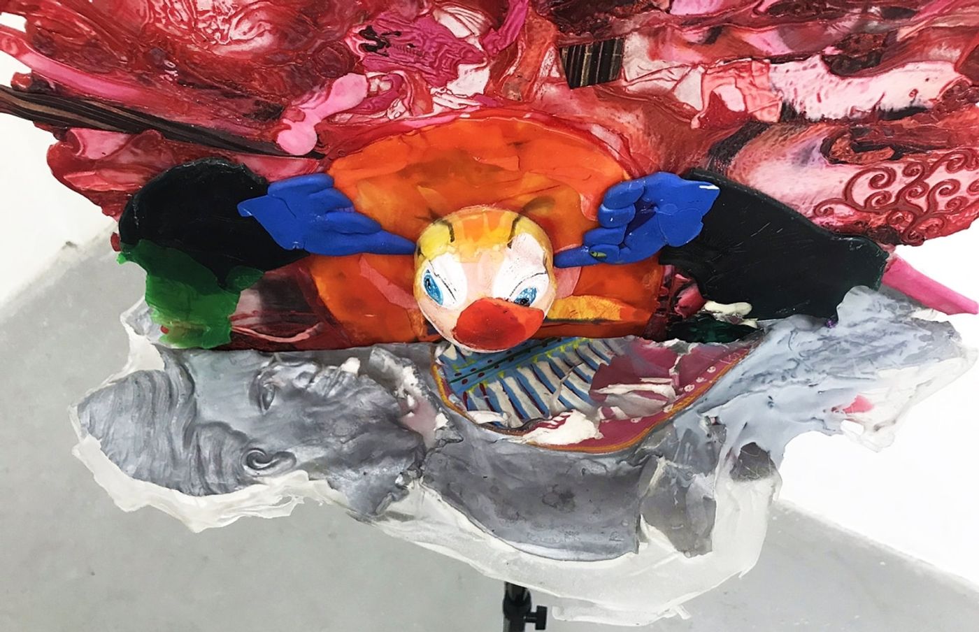 JACK IN THE BOX / 50x55x35 cm / tripod, mixed media / 2018 / Detail