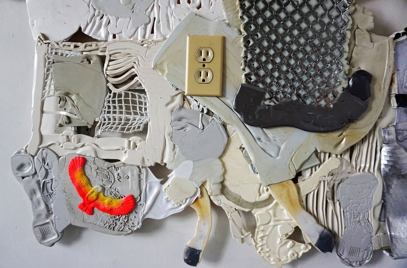 DRUNK OFF MY SHITTING, SNEEZING LADY I DID TUMBLED / mixed media, plastic / 2018 / Detail