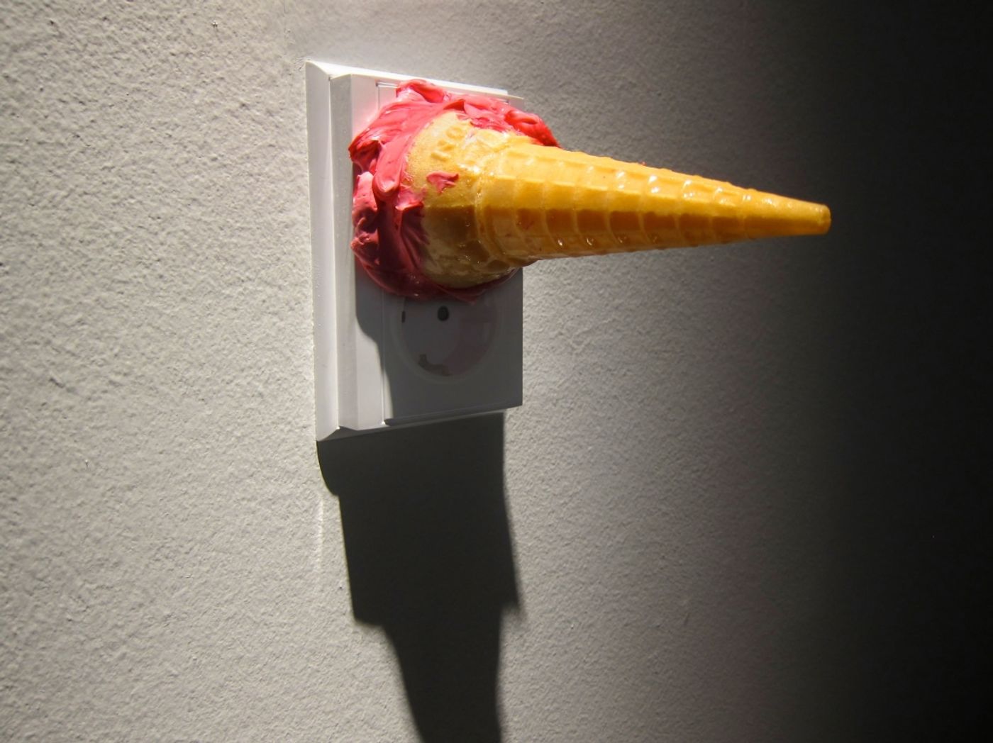 MAKE ME WARM MAKE ME SUFFER / electrical plug, ice-cream cone, silicon