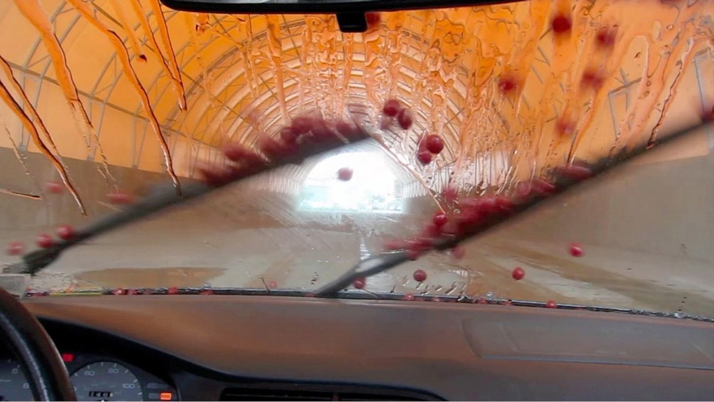 SUNDAE DRIVE / video projection / 3 min