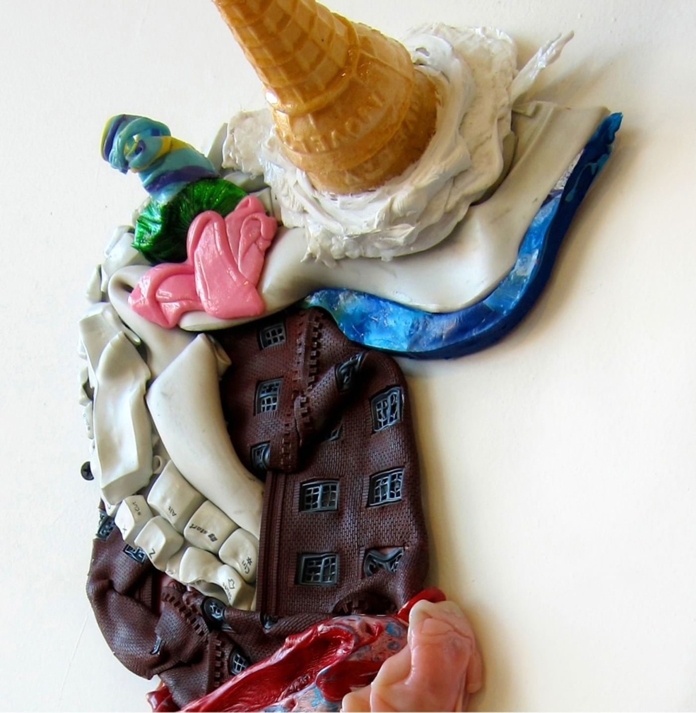 SWEET TOOTH_______plastic / 53X 26X 15 cm / 2011