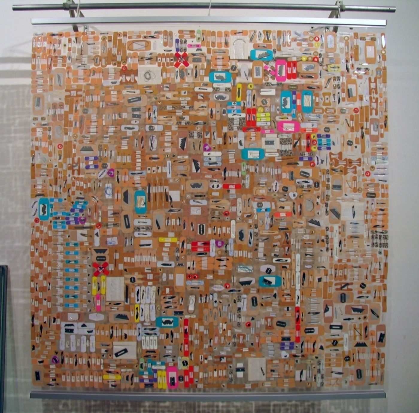 LOVE as a LIST OF VICARIOUS EDGES Series_____MURDERME / DAMIEN HIRST Collection / surgical scalpels, blades, pins, razors, bandages / 170x170 cm/ 2009