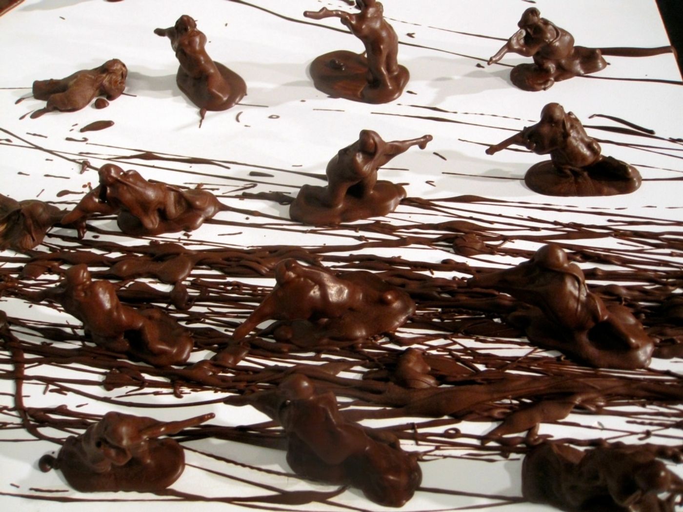 BATTLE OF LOSERS AND LOVERS_______plastic soldiers, chocolate, wood, iron cast deer / 250X 250x 320 cm