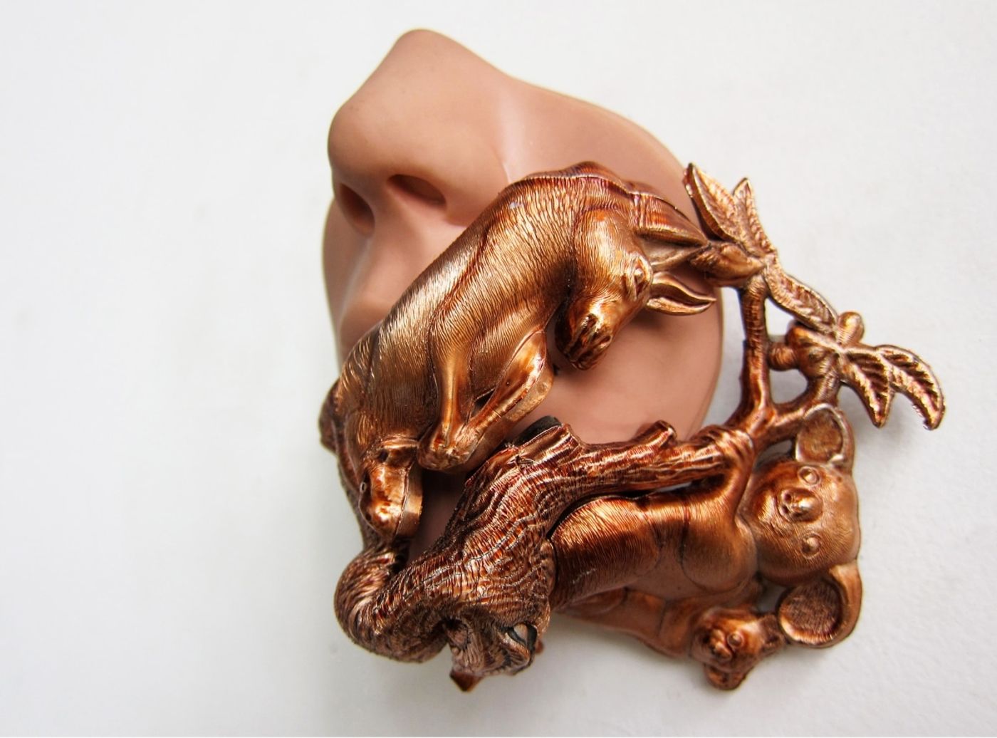 BATTLE FOR THE SUN_______resin, plastic 15X15cm / 2011