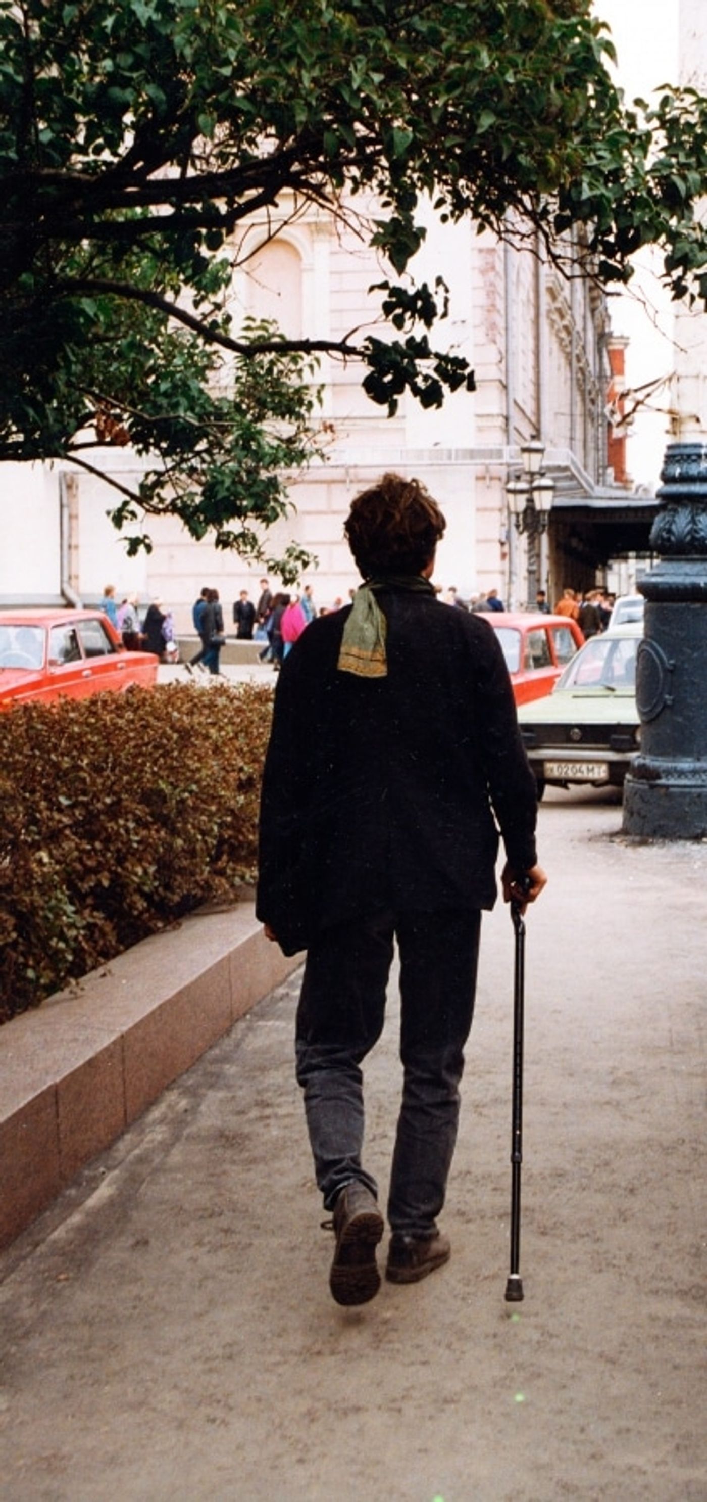 STIPPELBEEN ( POKKA DOT LEG)_______an ongoing walking performance with cane, filled with a mixture of phosphorescent powder and plaster. each placement leaves a lingering green dot / Moscow, Amsterdam, Pittsburgh /1993 —
