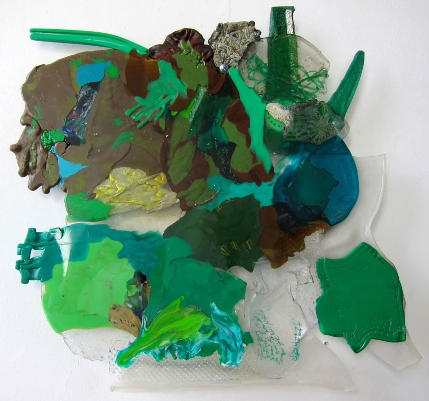 DELIRIUM GREEN_______melted plastic / 43 x 46 x 1 cm