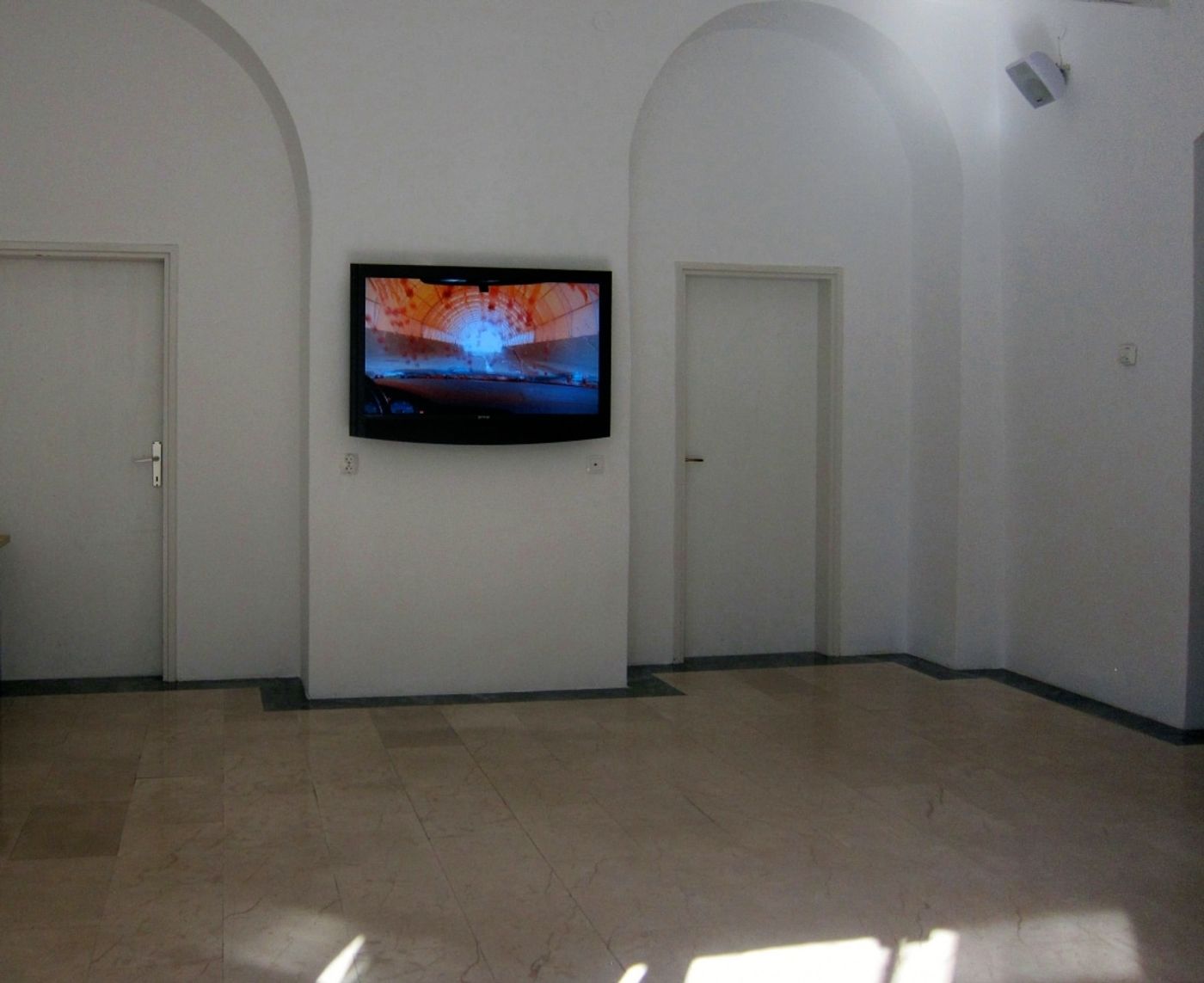 SUNDAE DRIVE / video projection / 3 min