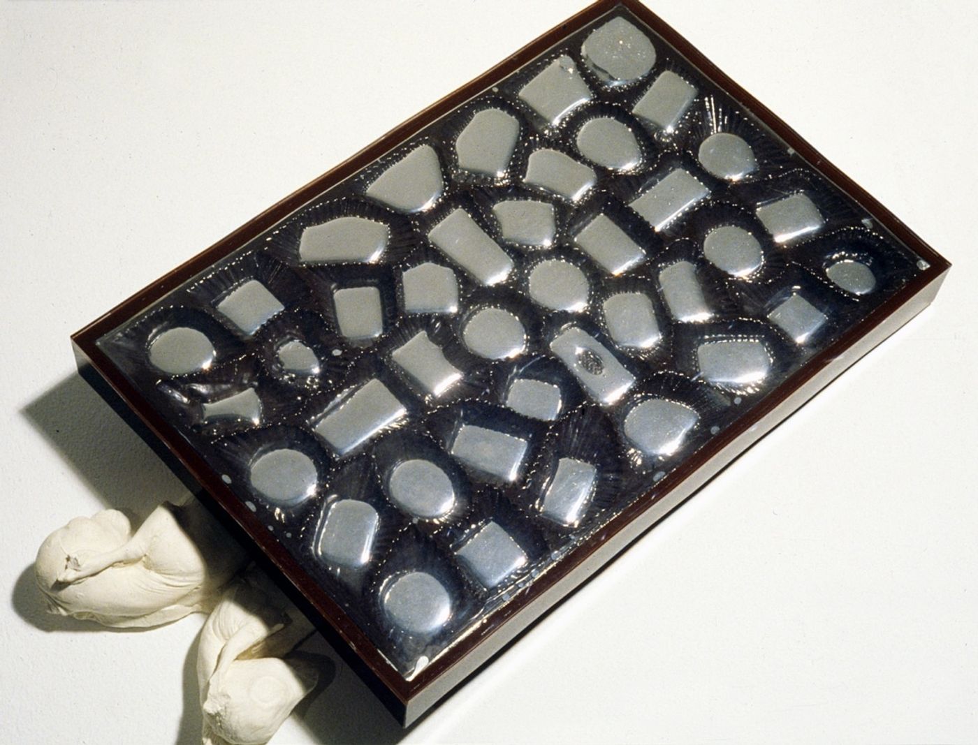 TWO FRIENDS UNDER THE HEAVY BLANKET_______cast goat fetuses, chocolate tray filled with mercury, plexiglass case / 1996