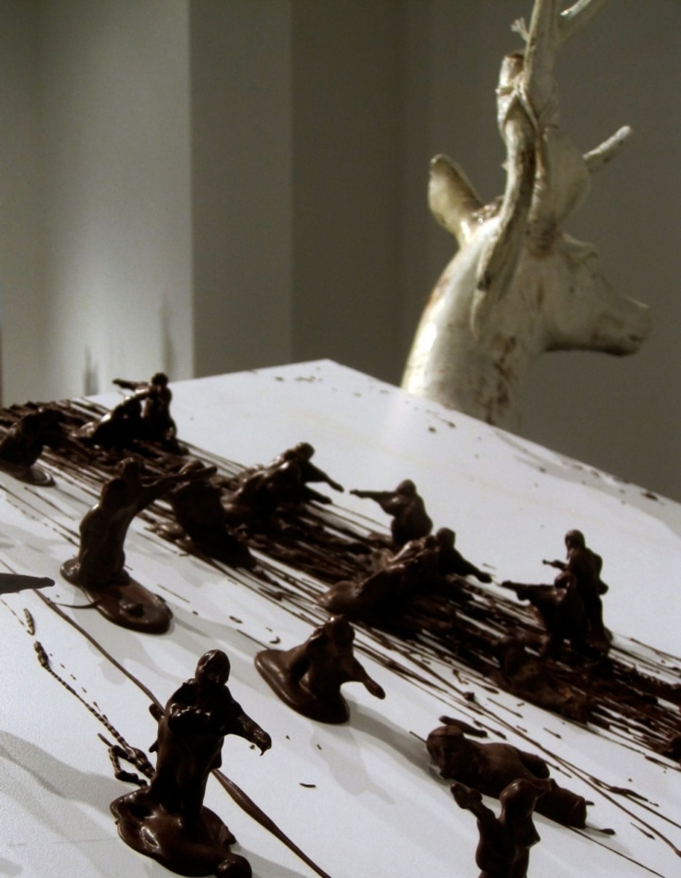 BATTLE OF LOSERS AND LOVERS_______plastic soldiers, chocolate, wood, iron cast deer / 250X 250x 320 cm