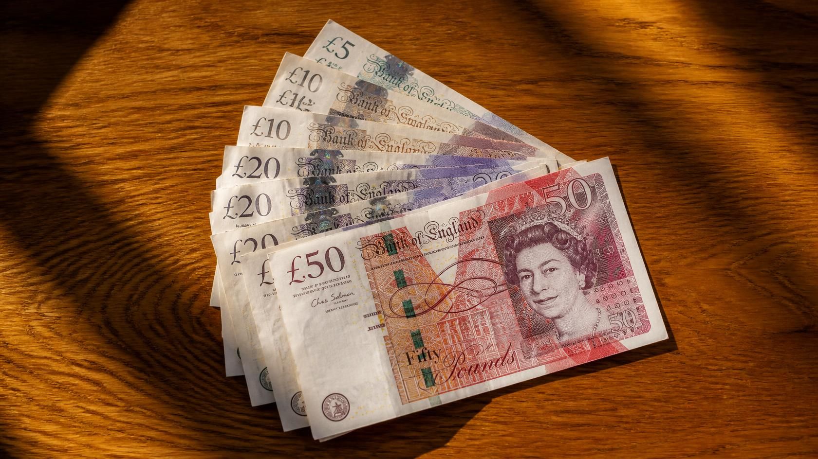 Moving Money from Australia to the UK: The Cheapest and Fastest Ways