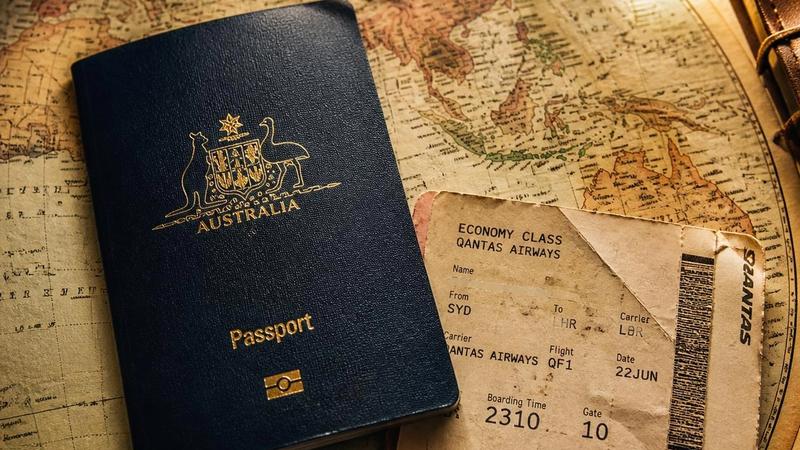 UK Visa Options for Australians: YMS, Ancestry and Skilled Worker Compared