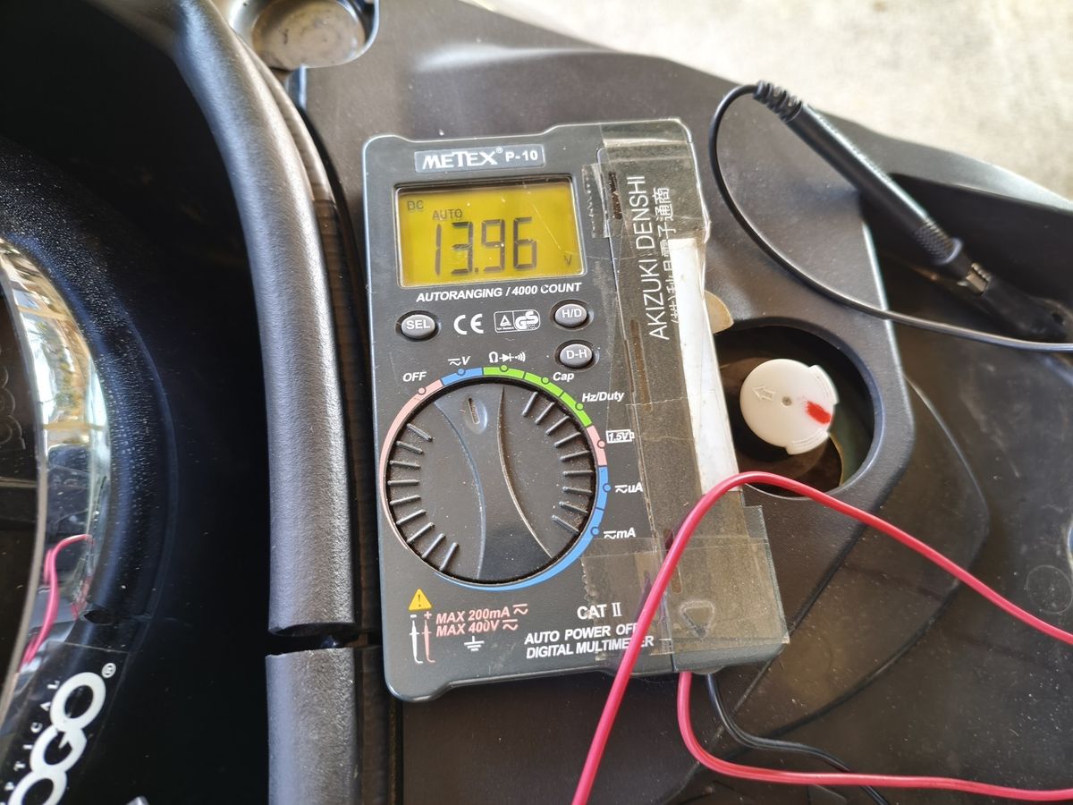 トリシティ125（EBJ-SE82J）レギュレーター交換後の電圧
