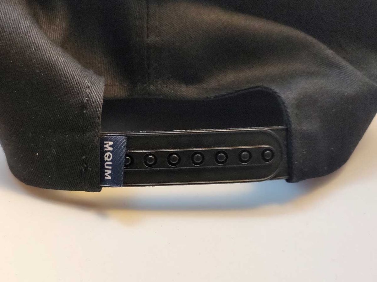 ilililyベースボールキャップのスナップバック部分