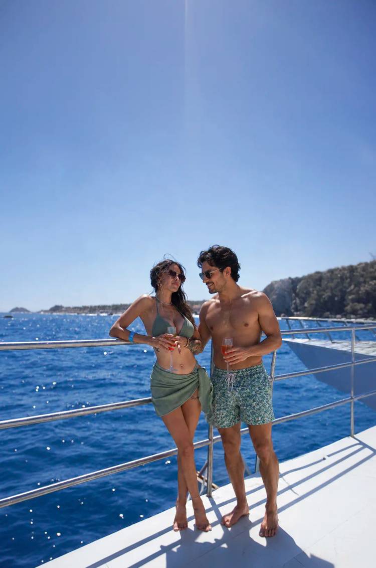 Paseo en catamarán en Cabo en el Arco con Oceanus, vistas escénicas, música y ambiente a bordo