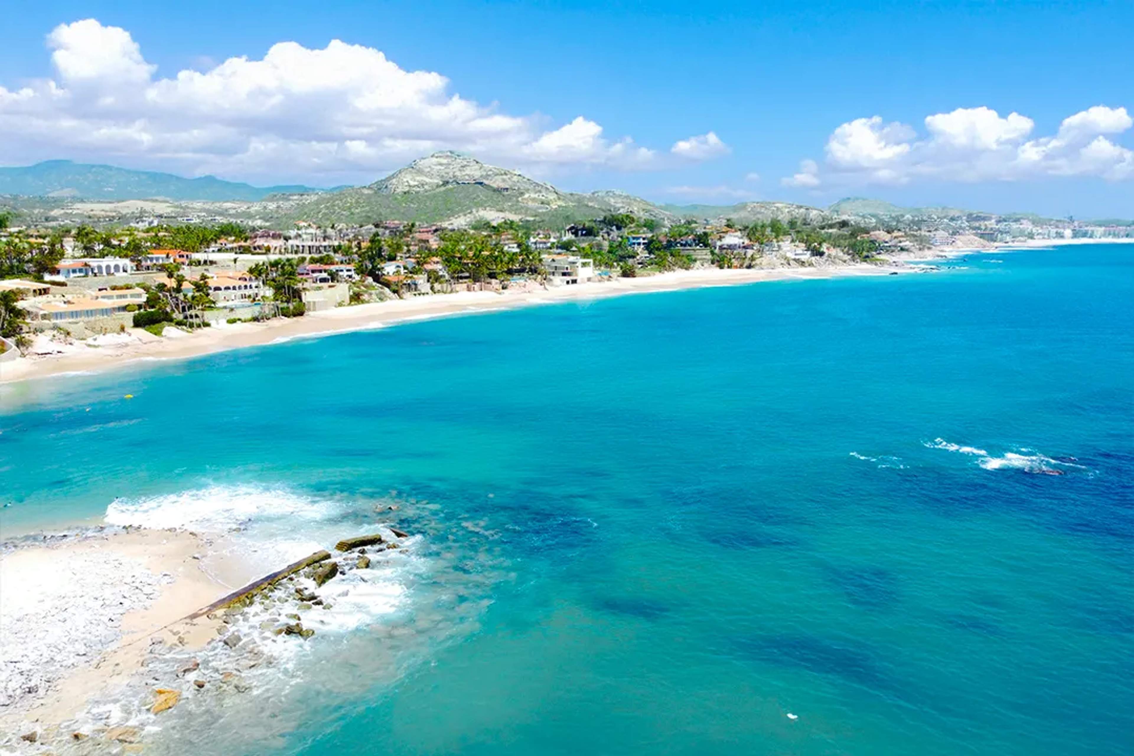 Vista panorámica de Playa Palmilla, una de las playas más hermosas de Los Cabos