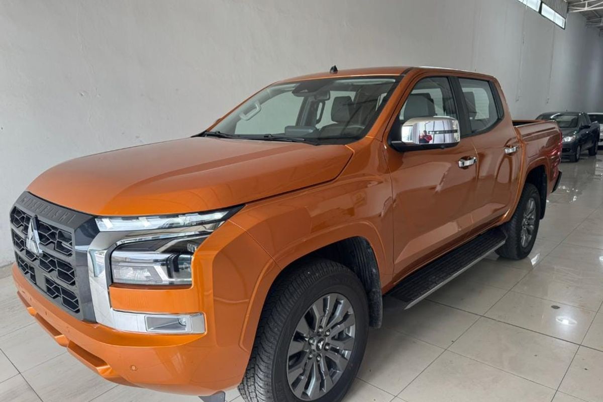 MITSUBISHI L-200