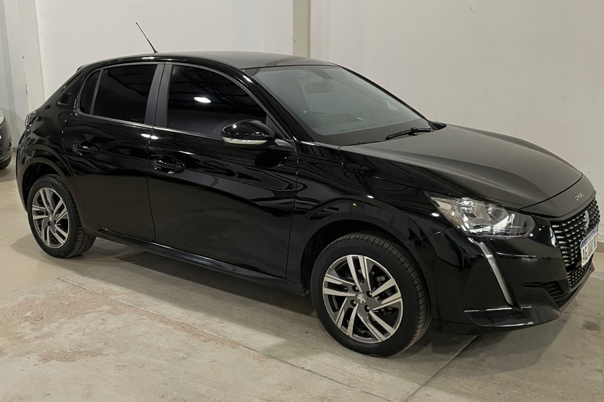 PEUGEOT 208