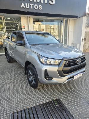 TOYOTA TOYOTA HILUX 2.4 SR 4X2 AT 