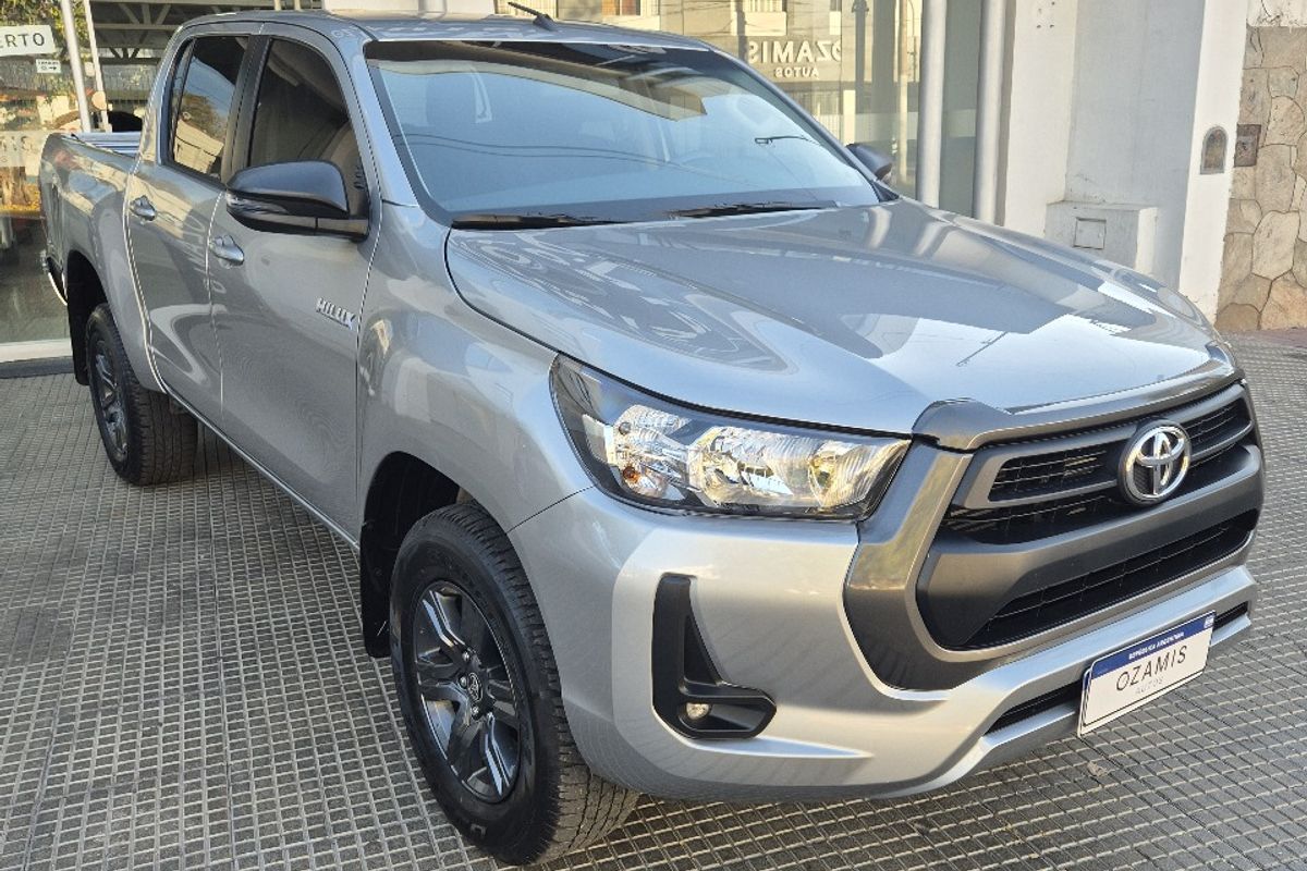 TOYOTA TOYOTA HILUX 2.4 SR 4X2 AT