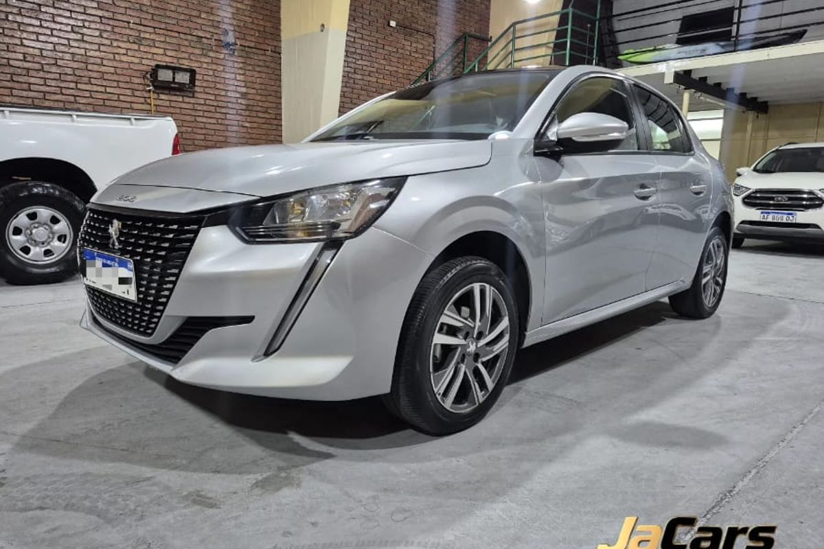 PEUGEOT 208