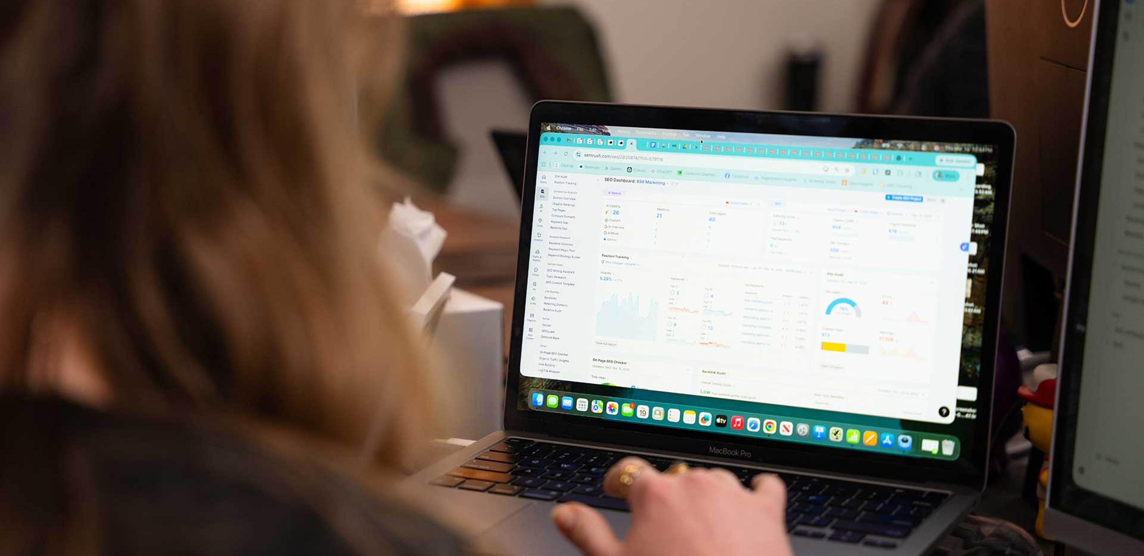 898 Marketing SEO specialist reviewing a Semrush dashboard for keyword and site performance