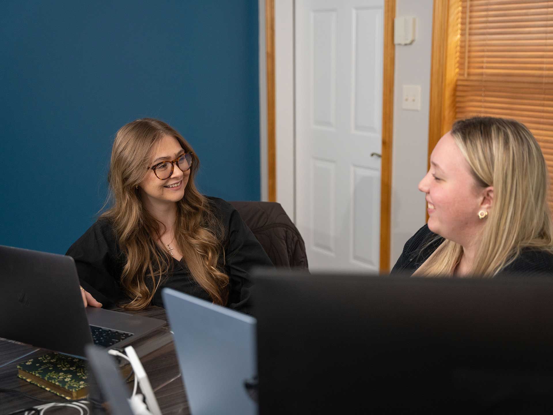 898 Marketing SEO team collaborating at their desks with laptops open