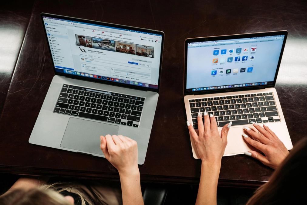 women with computers typing