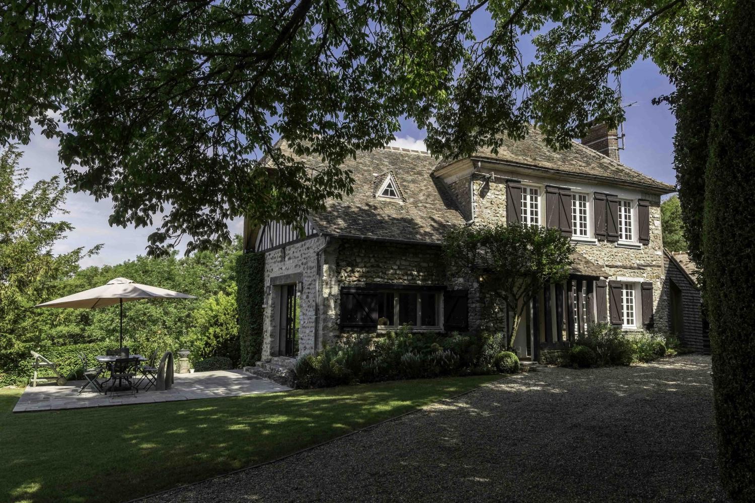 Custom route signage installation example 1