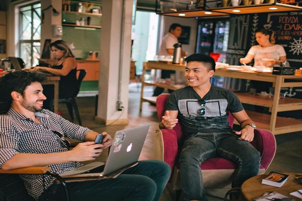 Armados e violentos: dupla aterroriza comércio e agride clientes em Santarém