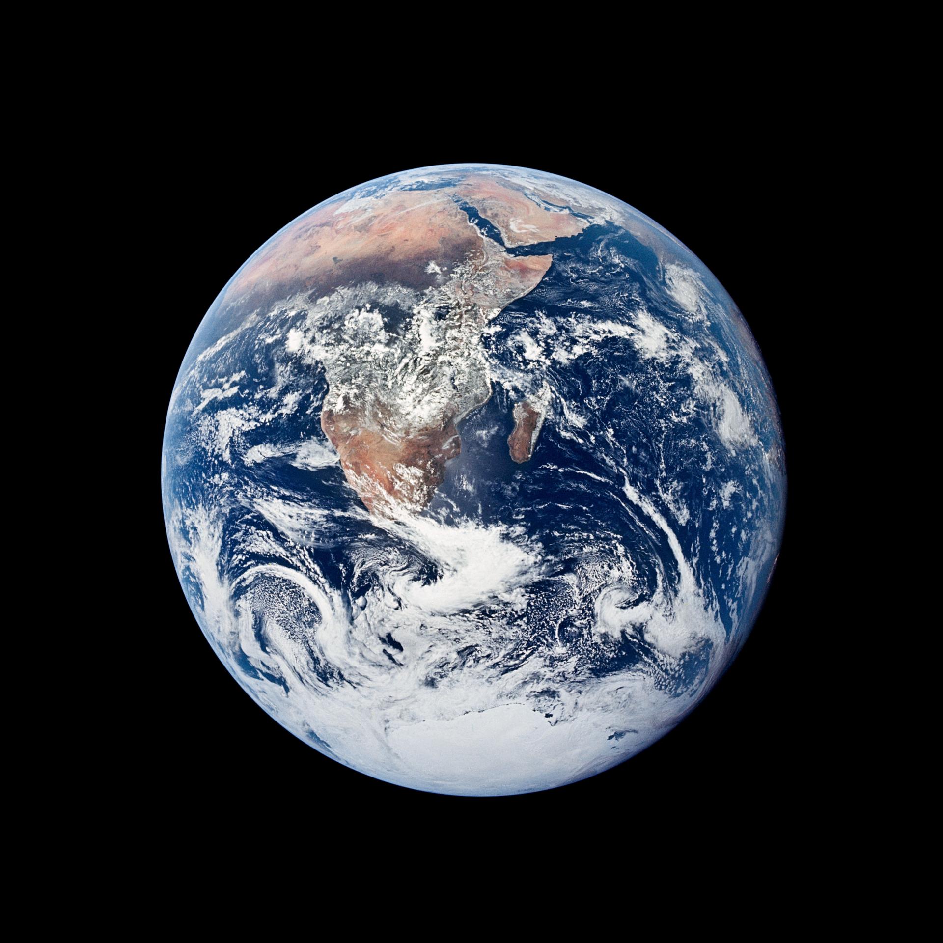 La Terra intera vista dall'equipaggio dell'Apollo 17 — la celebre Blue Marble