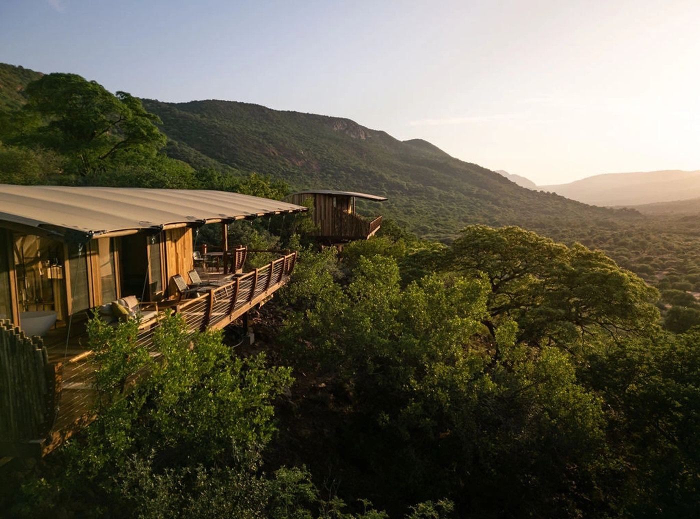 Few & Far Luvhondo Cliff Suite