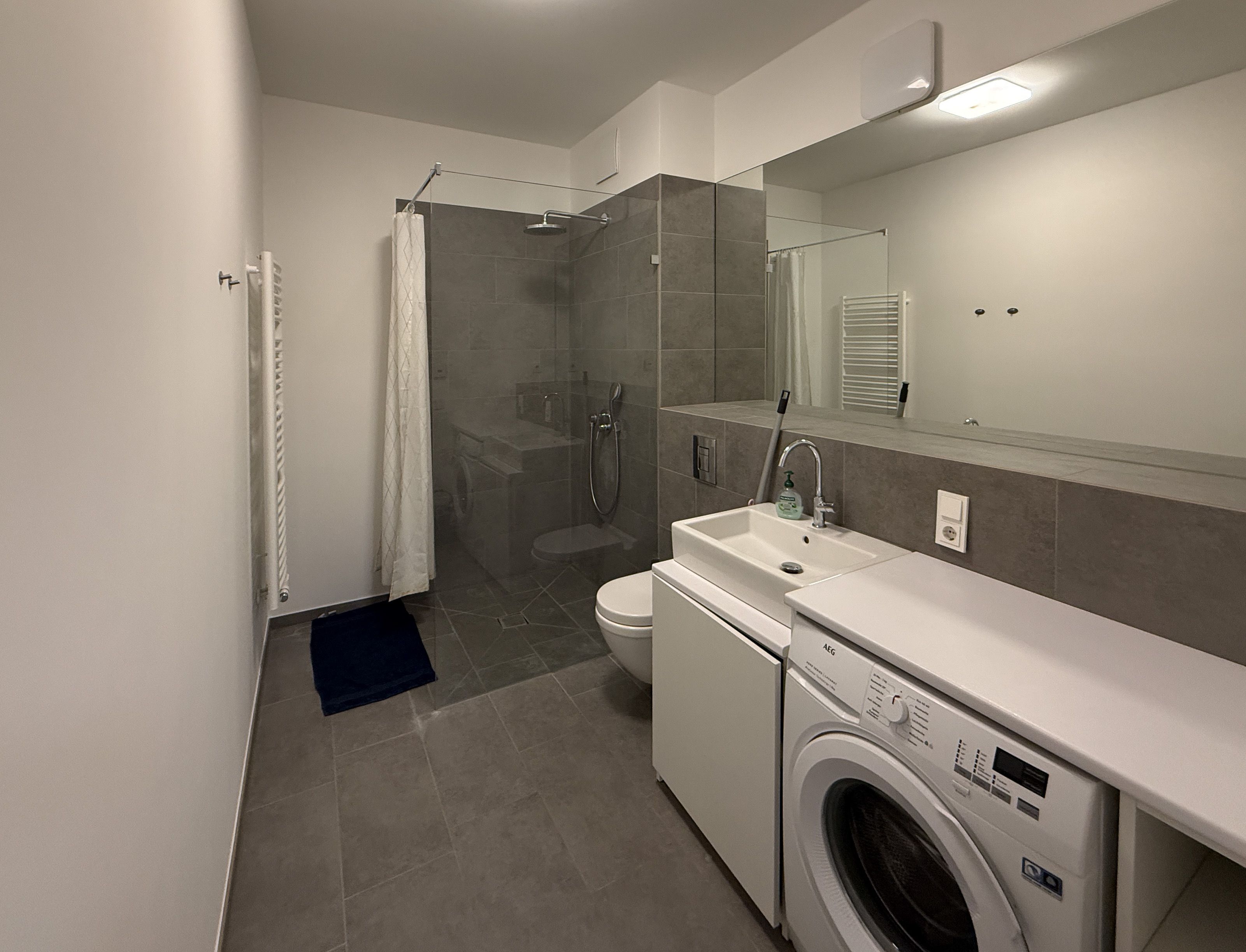 Vorher: Badezimmer vor der Kernsanierung – Berlin-Kreuzberg