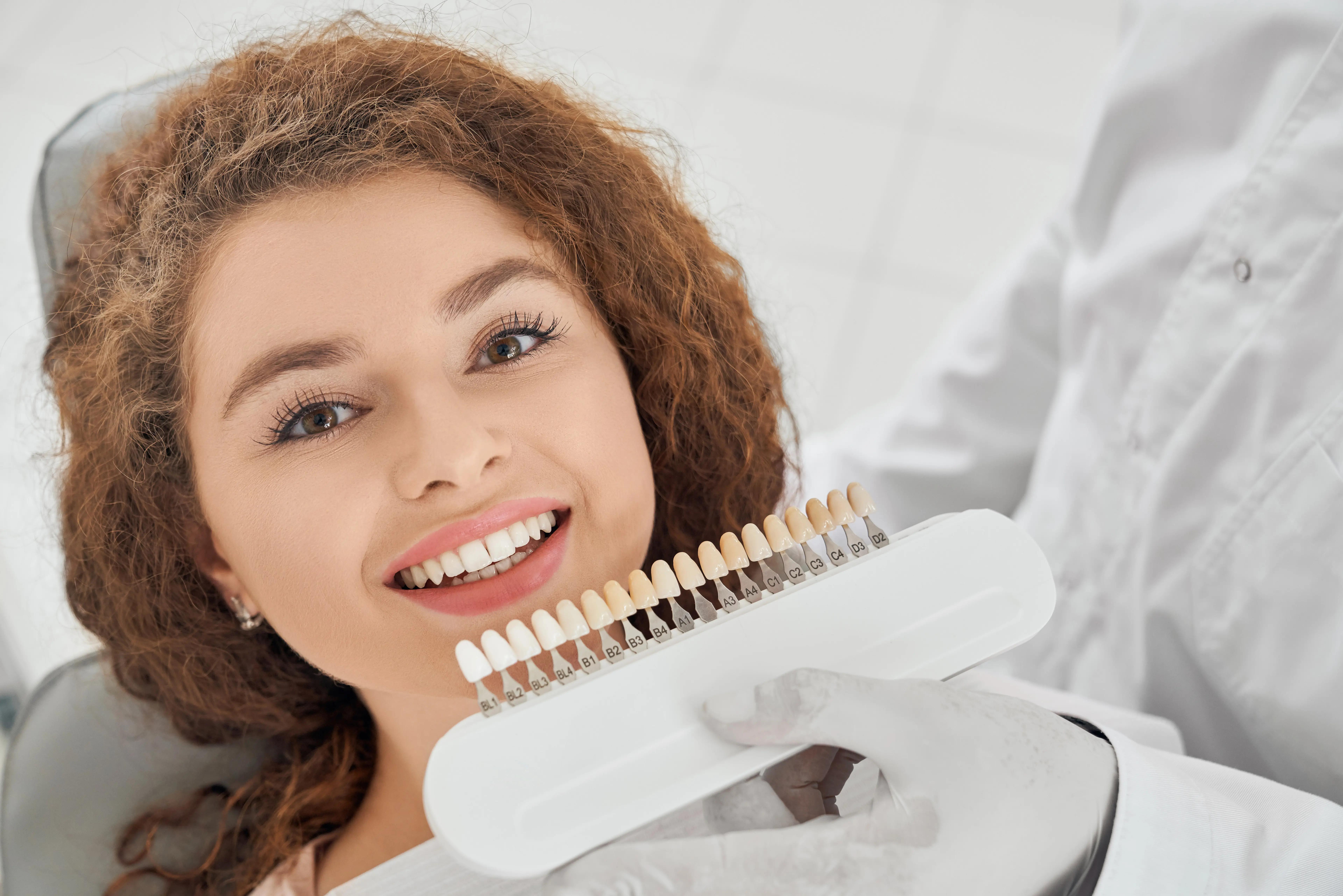 E-Max-Veneers vs. Lumineers: Welche „No-Prep“-Option ist die beste für Sie?