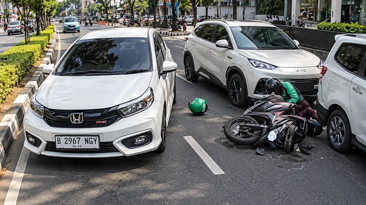 Pengemudi Mobil di Jakarta Selatan Tabrak 4 Mobil dan 1 Motor, Korban Alami Luka Serius